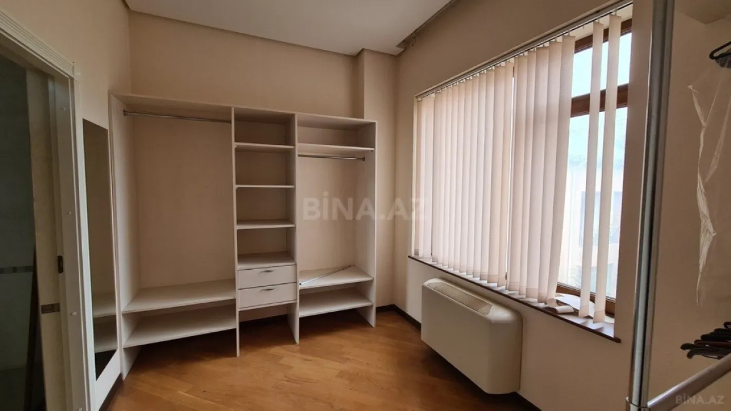 Satılır 5 otaqlı həyət evi 330 m²
