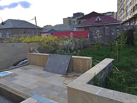 Satılır 5 otaqlı həyət evi 240 m²
