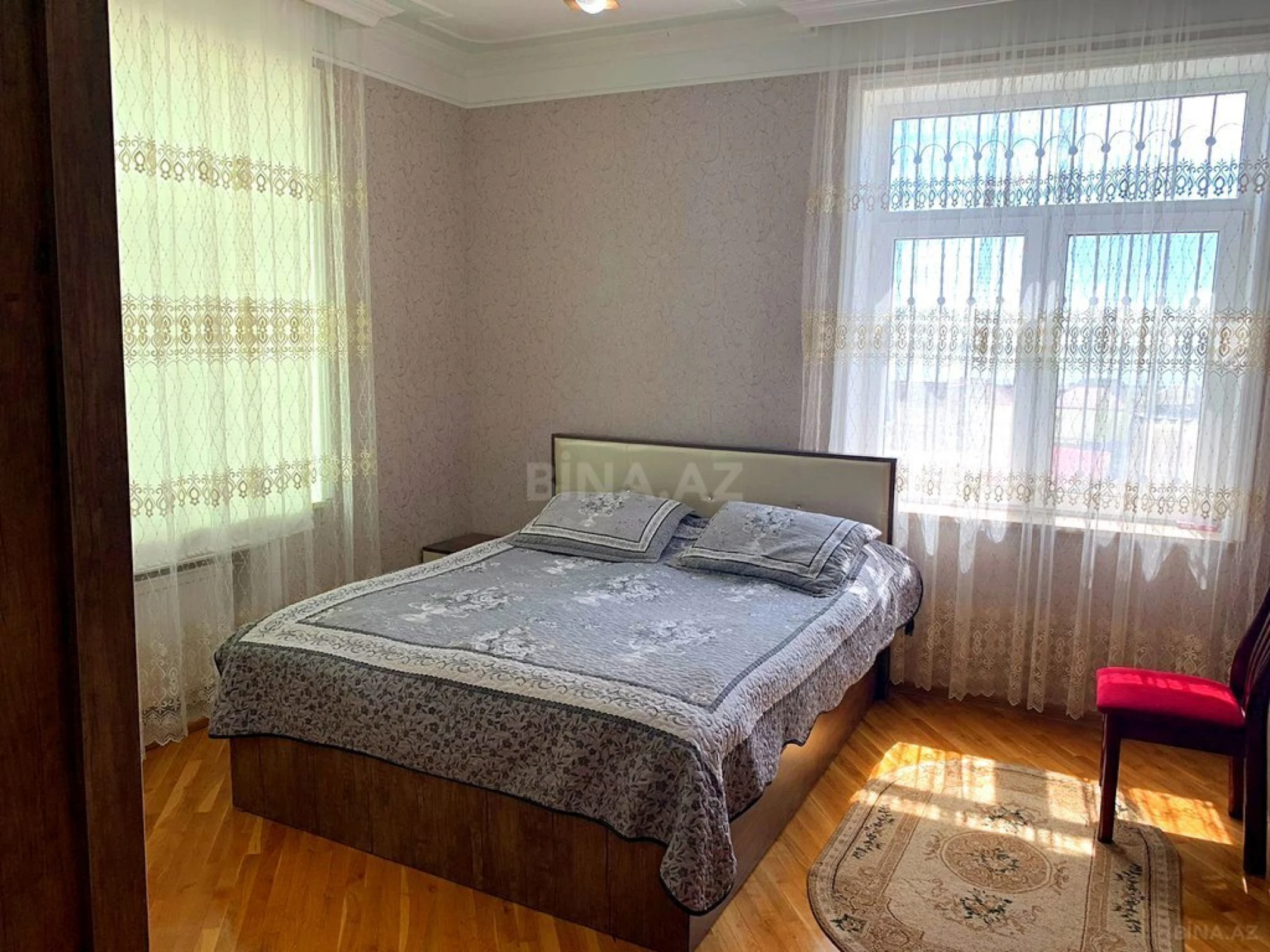 Satılır 5 otaqlı həyət evi 240 m²