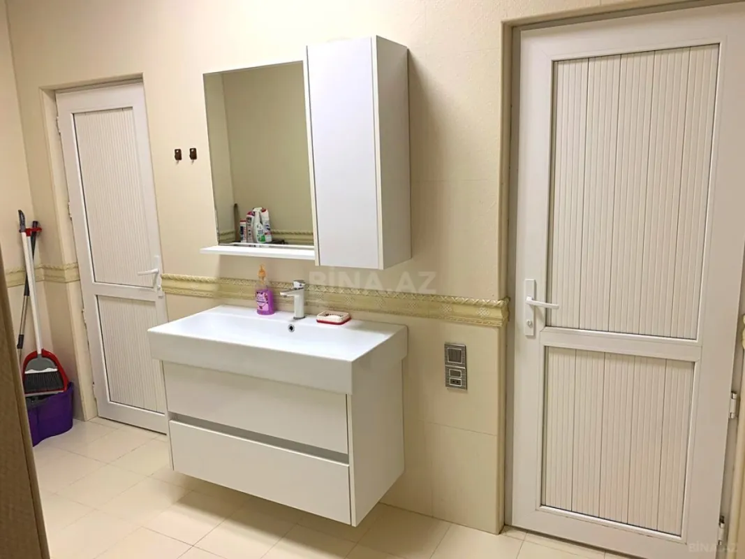 Satılır 5 otaqlı həyət evi 240 m²