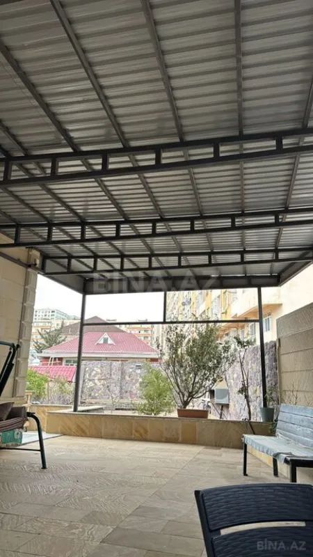 Satılır 5 otaqlı həyət evi 240 m²