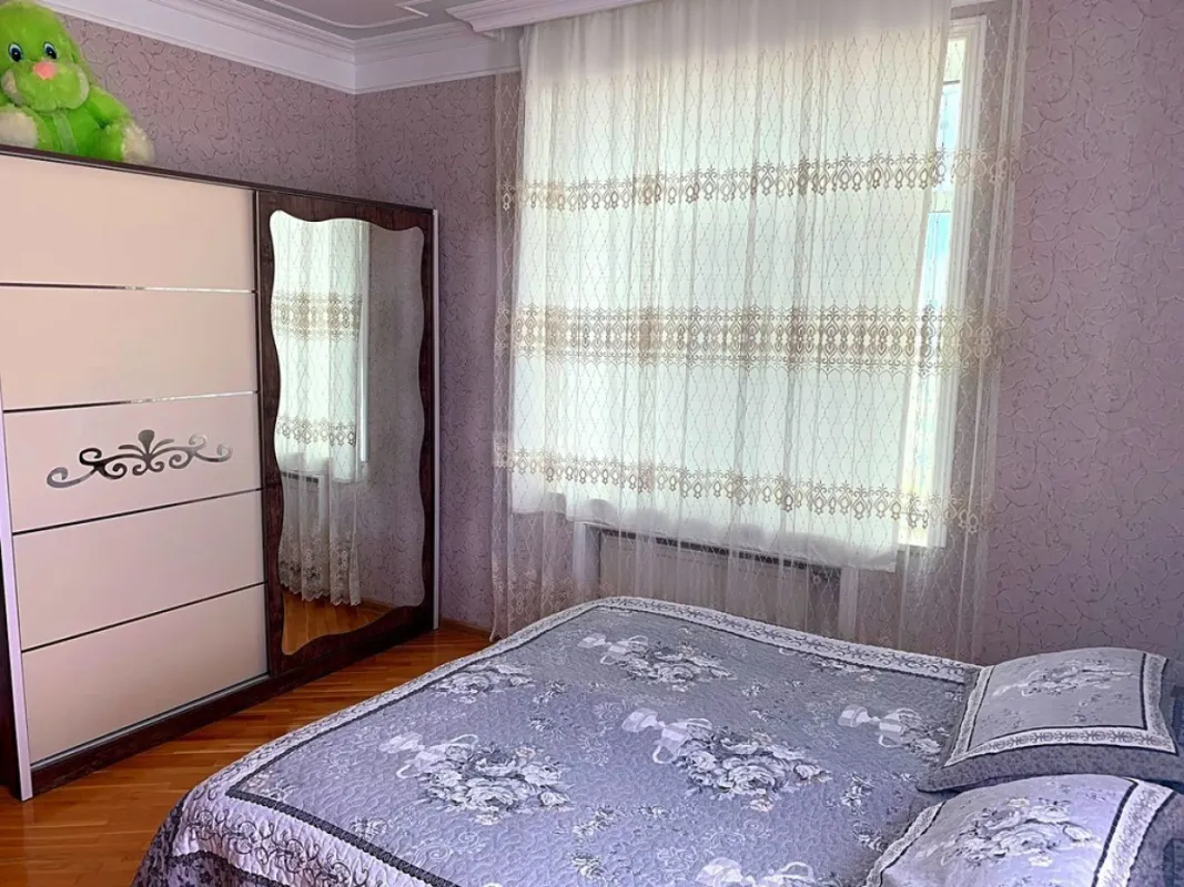 Satılır 5 otaqlı həyət evi 240 m²