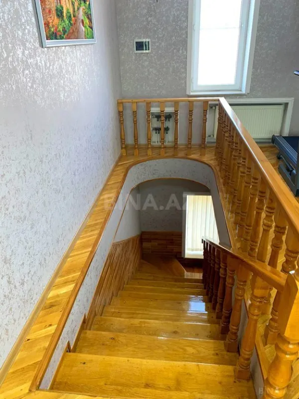 Satılır 5 otaqlı həyət evi 240 m²