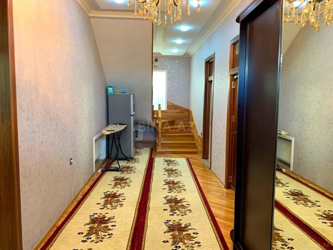 Satılır 5 otaqlı həyət evi 240 m²