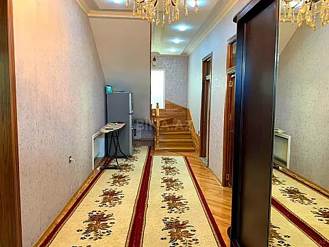 Satılır 5 otaqlı həyət evi 240 m²