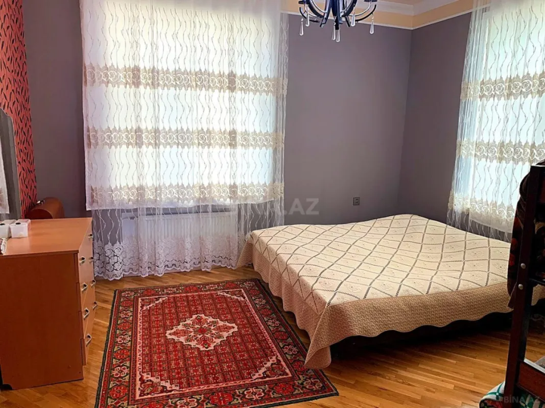 Satılır 5 otaqlı həyət evi 240 m²