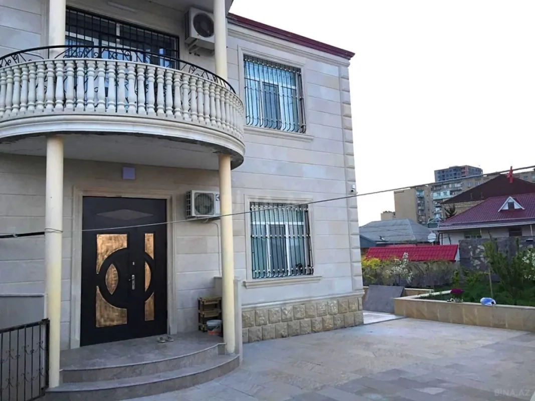 Satılır 5 otaqlı həyət evi 240 m²