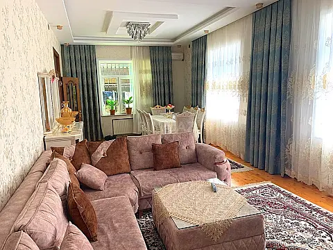 Satılır 5 otaqlı həyət evi 240 m²