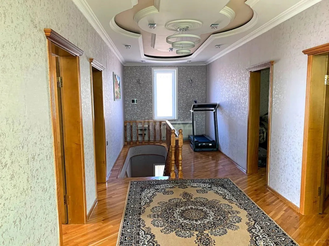 Satılır 5 otaqlı həyət evi 240 m²