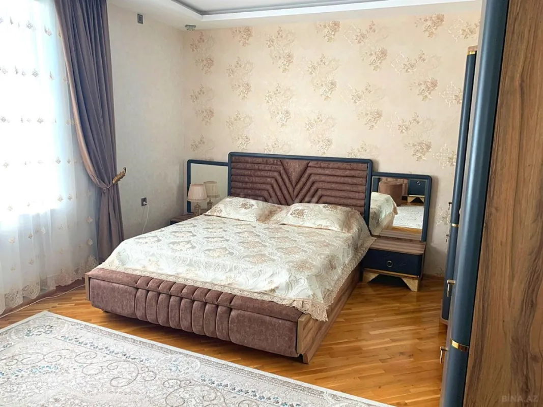 Satılır 5 otaqlı həyət evi 240 m²