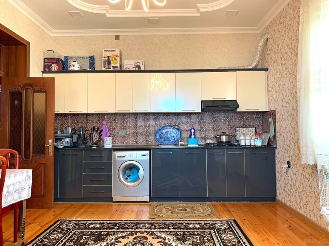 Satılır 5 otaqlı həyət evi 240 m²
