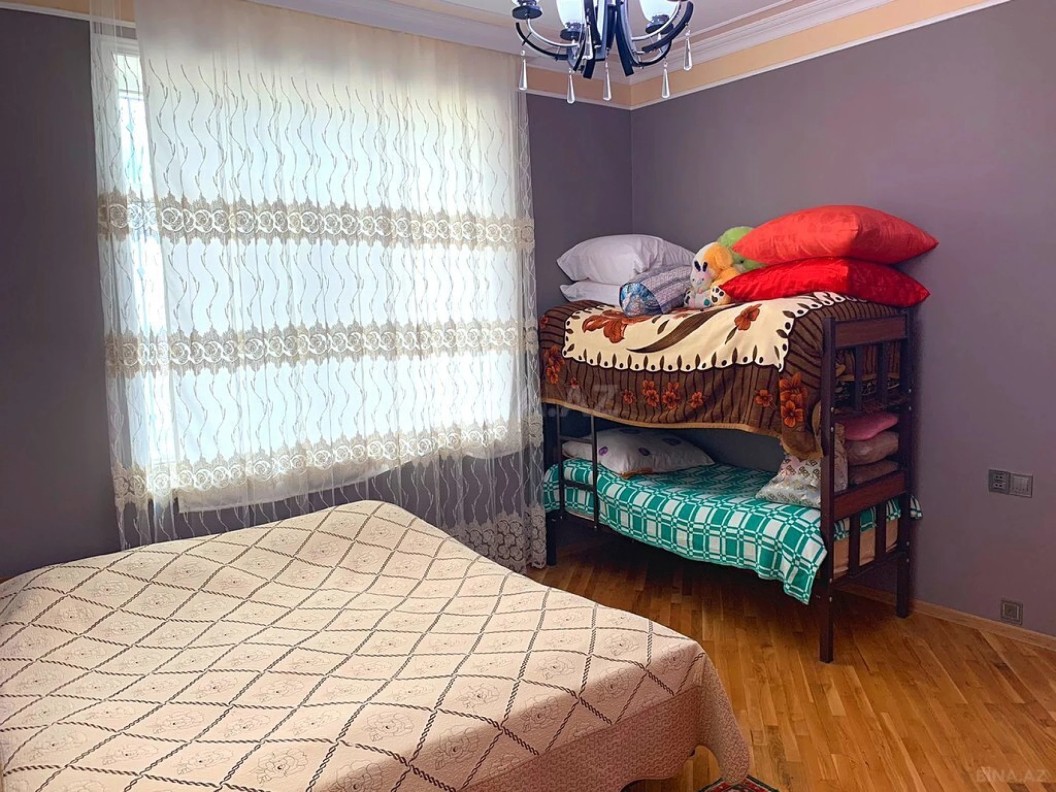 Satılır 5 otaqlı həyət evi 240 m²