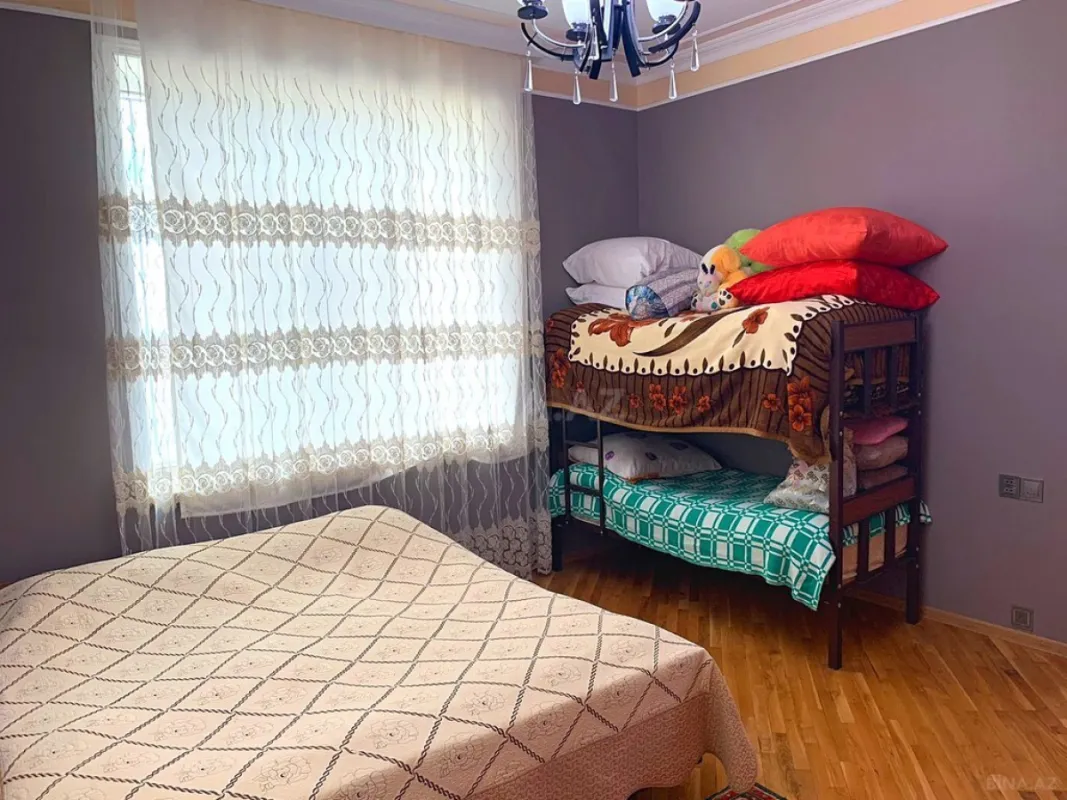 Satılır 5 otaqlı həyət evi 240 m²