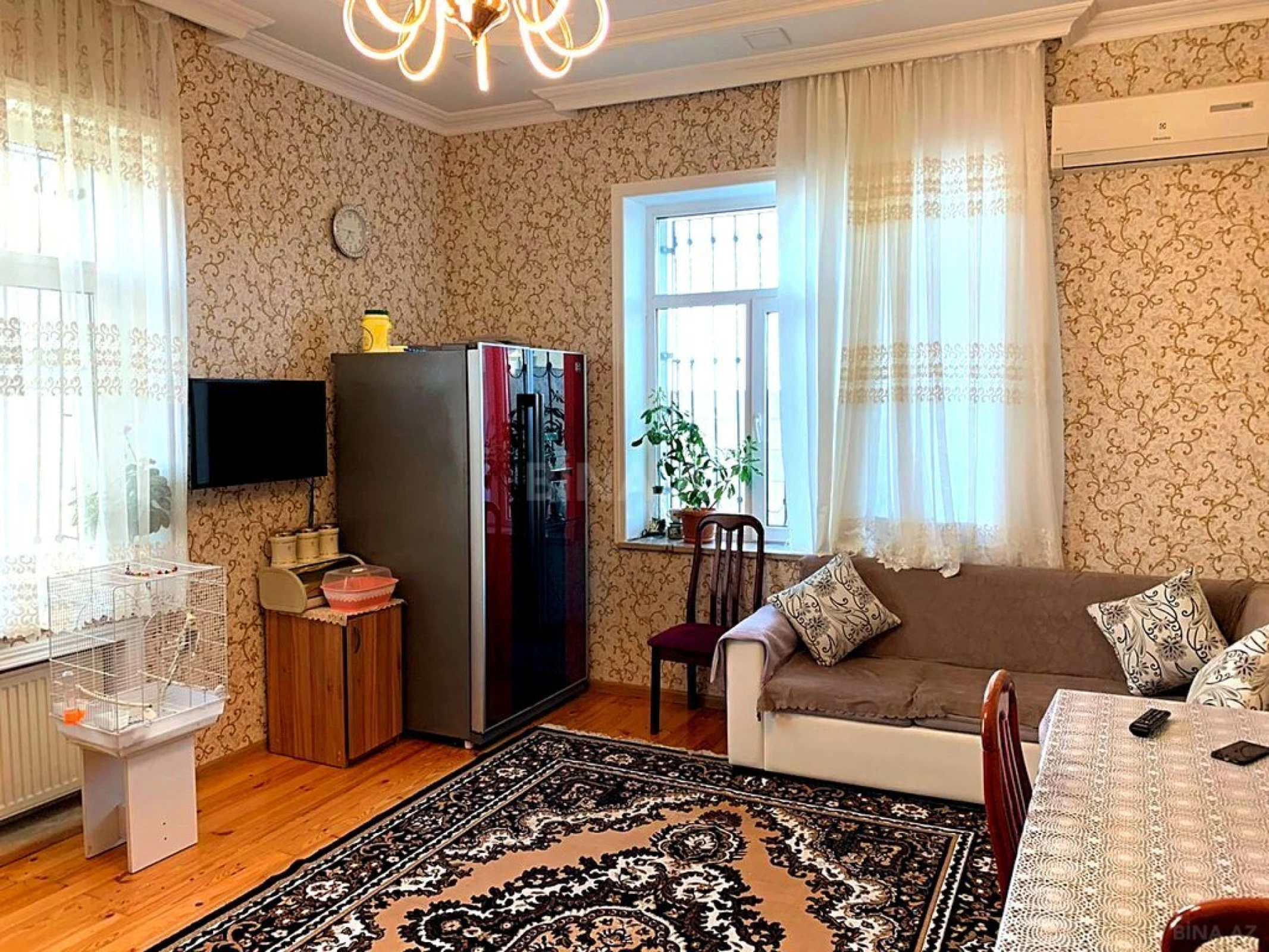 Satılır 5 otaqlı həyət evi 240 m²