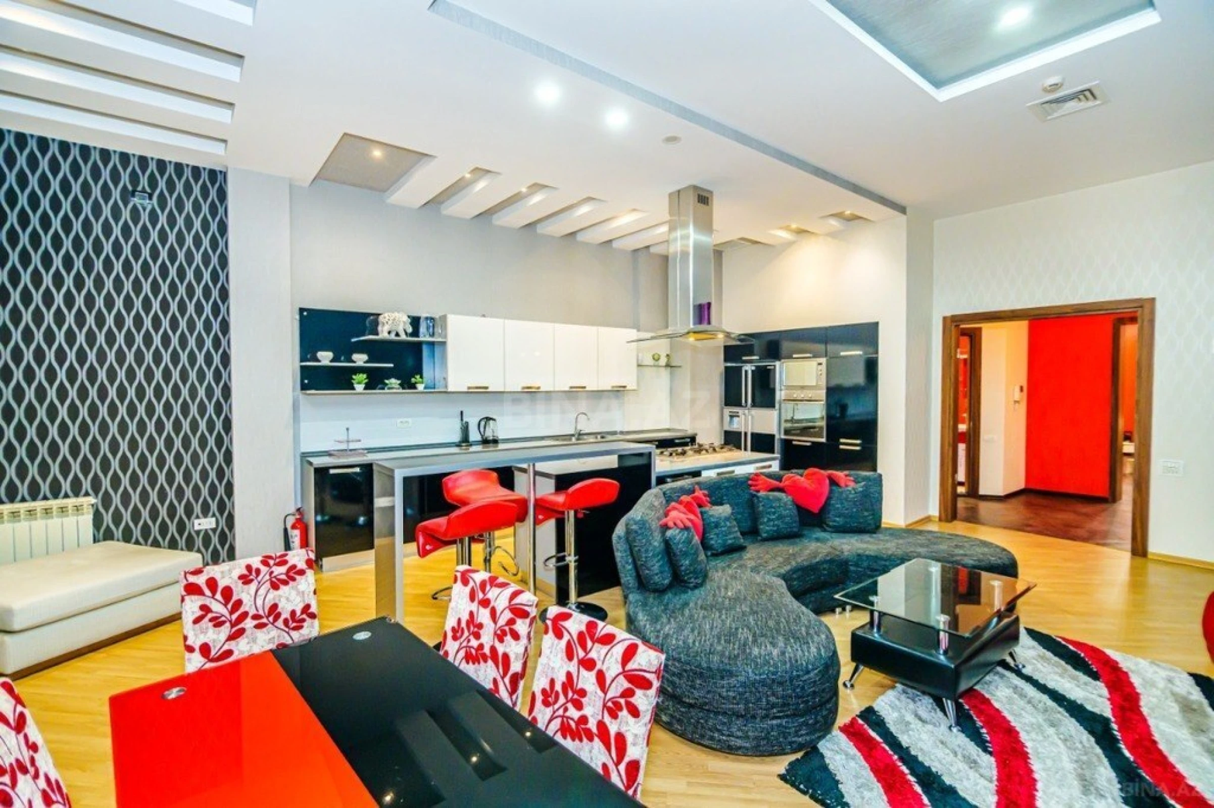 Kirayə verilir 4 otaqlı mənzil 285 m²