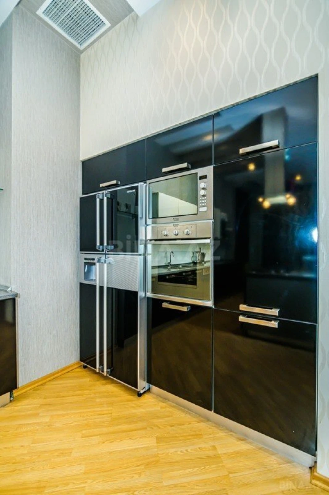 Kirayə verilir 4 otaqlı mənzil 285 m²