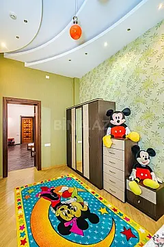 Kirayə verilir 4 otaqlı mənzil 285 m²