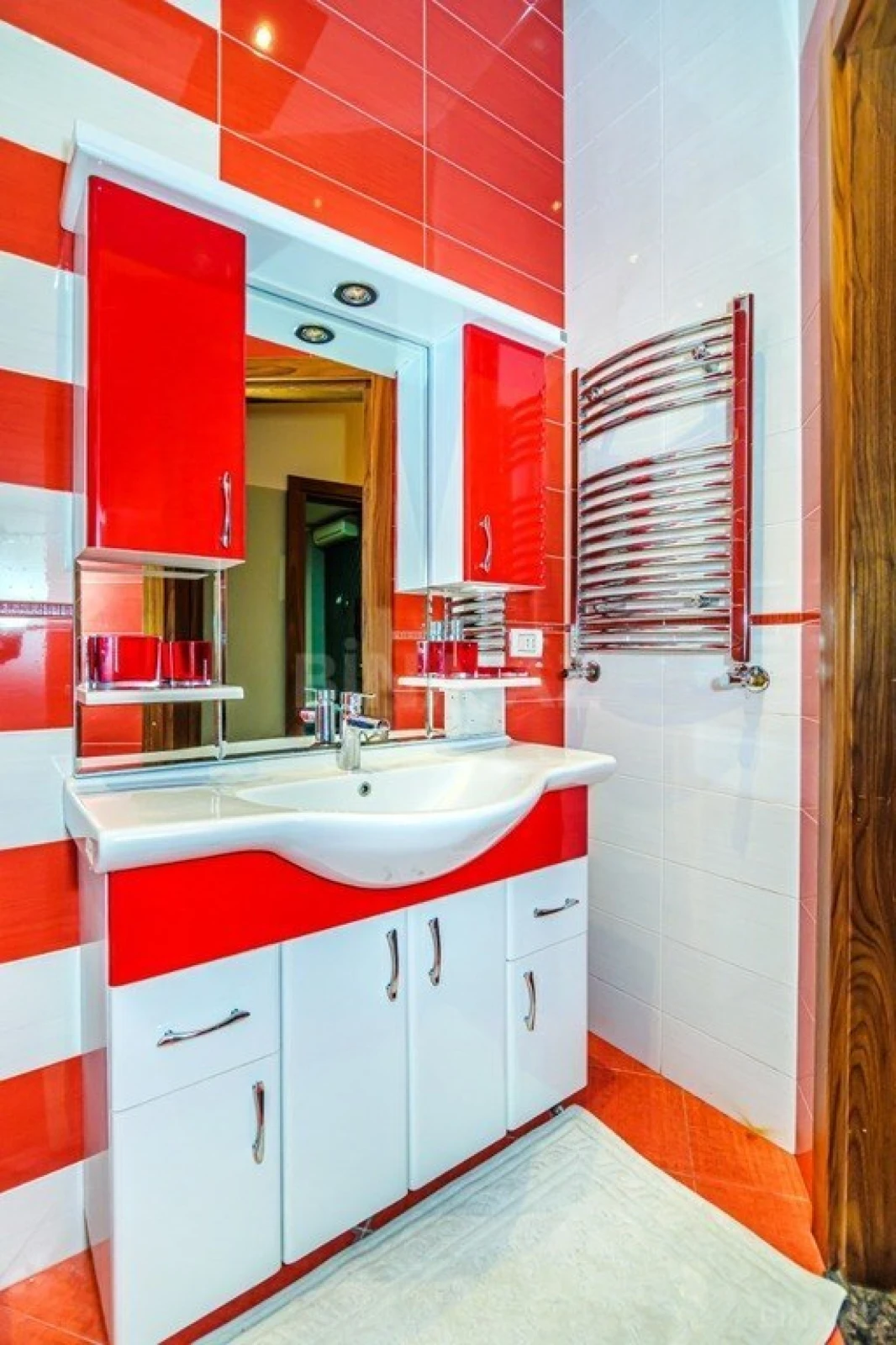 Kirayə verilir 4 otaqlı mənzil 285 m²