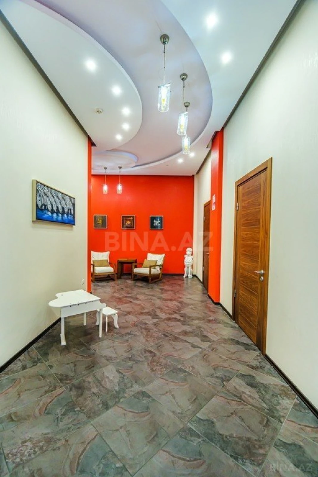 Kirayə verilir 4 otaqlı mənzil 285 m²