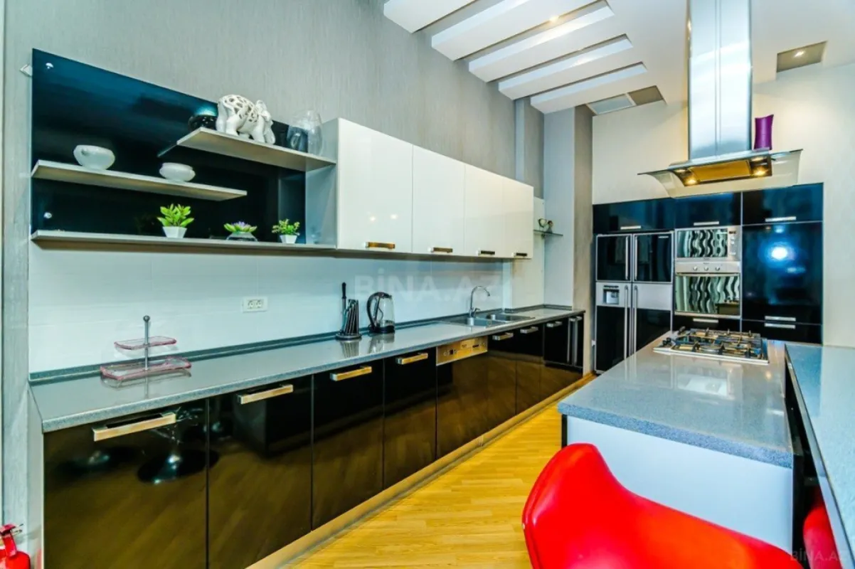 Kirayə verilir 4 otaqlı mənzil 285 m²