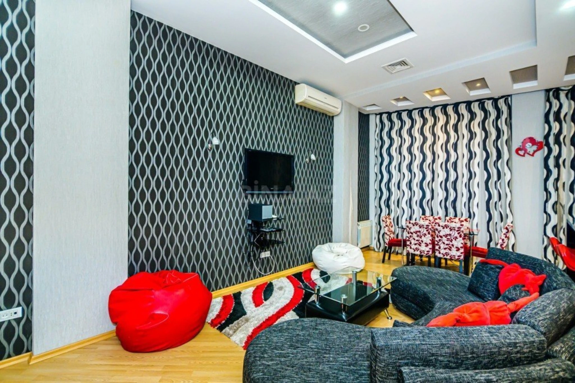 Kirayə verilir 4 otaqlı mənzil 285 m²