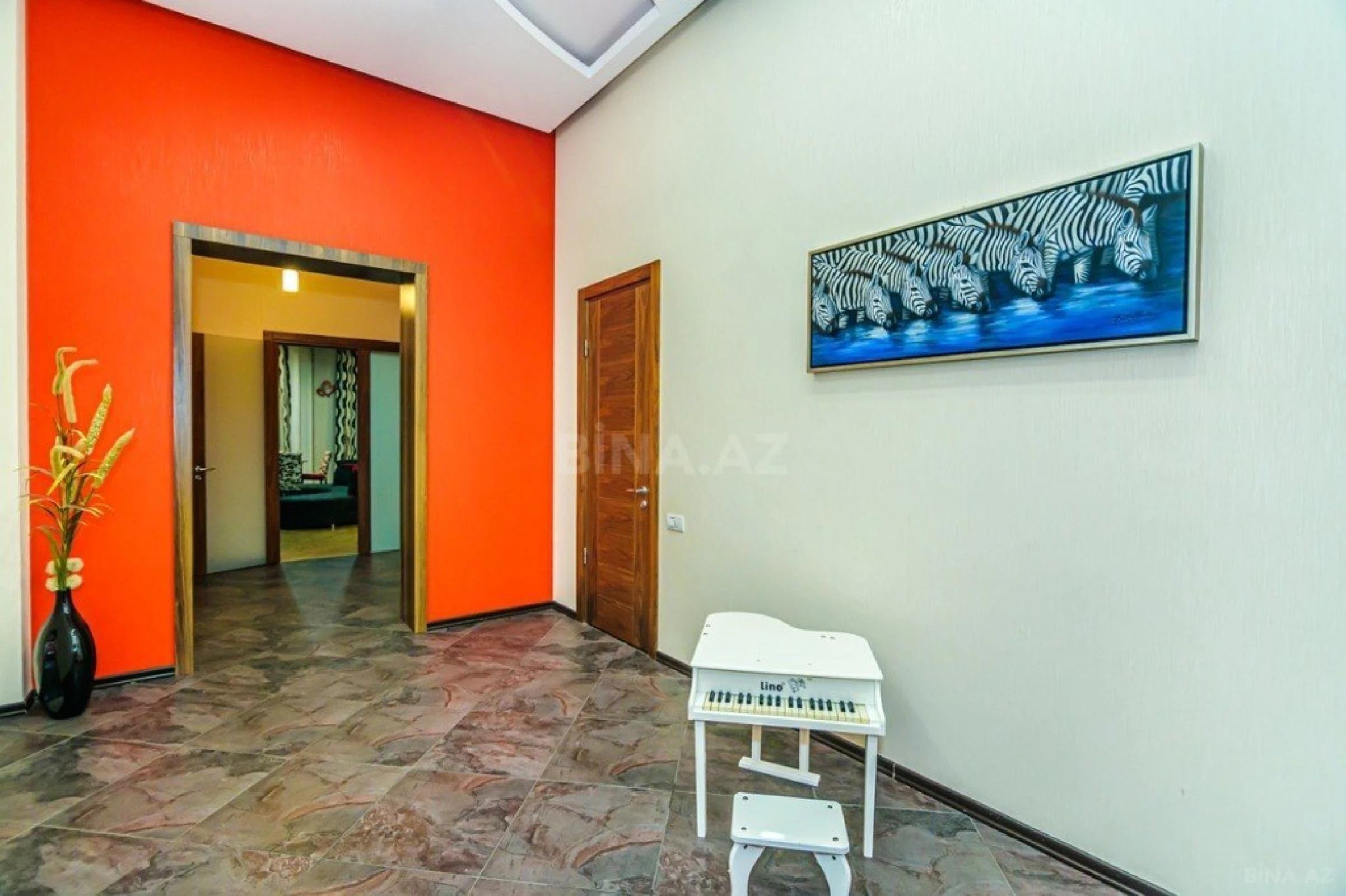 Kirayə verilir 4 otaqlı mənzil 285 m²