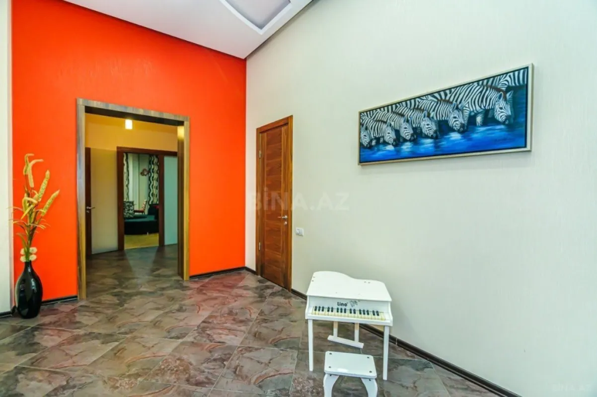 Kirayə verilir 4 otaqlı mənzil 285 m²