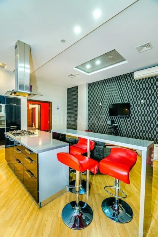 Kirayə verilir 4 otaqlı mənzil 285 m²