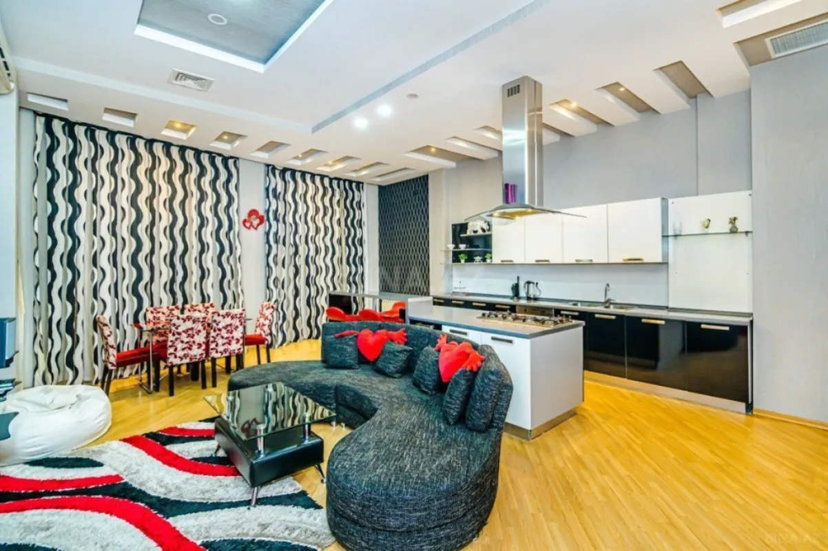 Kirayə verilir 4 otaqlı mənzil 285 m²