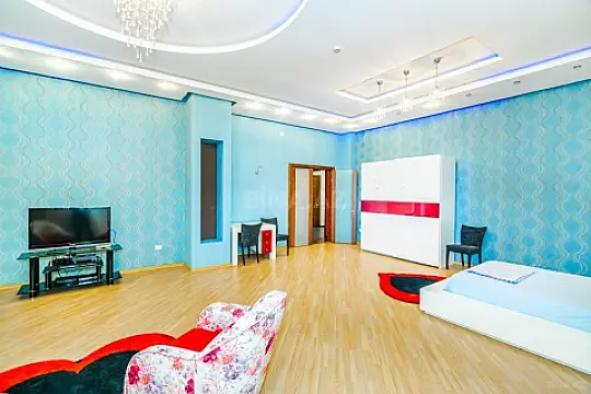 Kirayə verilir 4 otaqlı mənzil 285 m²