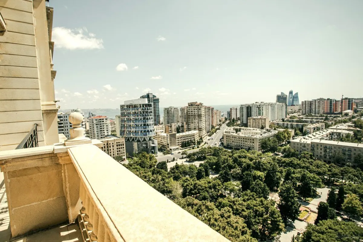 Satılır 4 otaqlı mənzil 205.13 m²