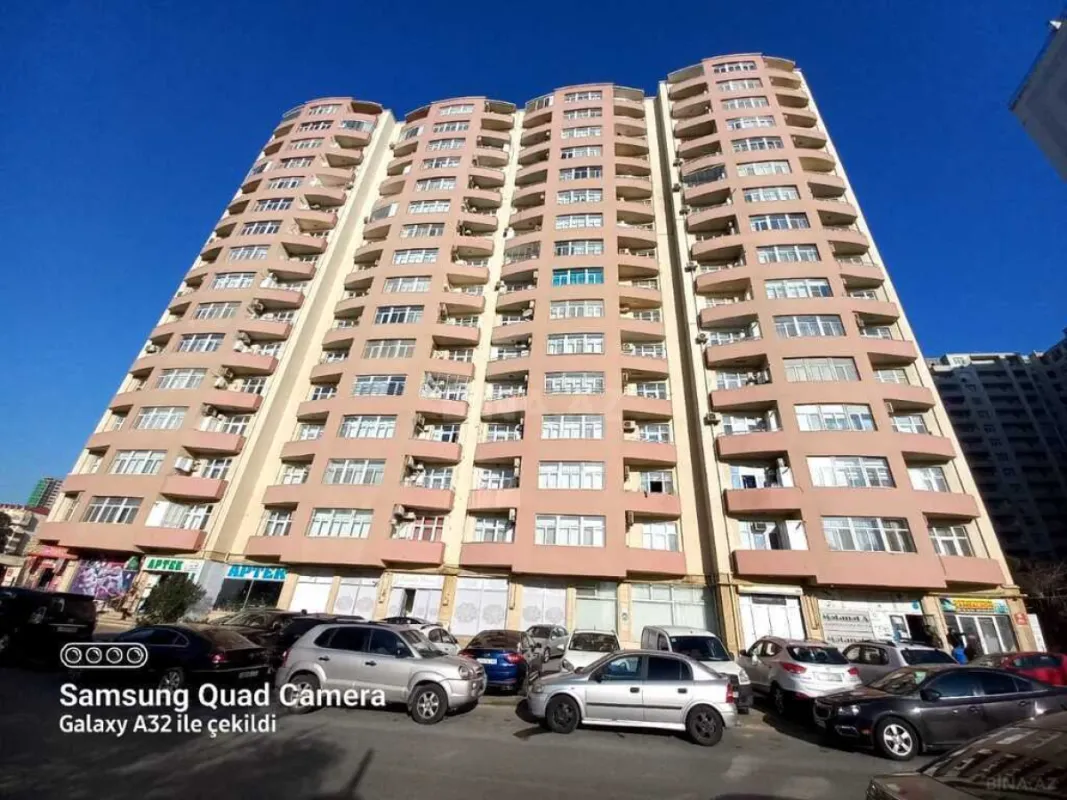 Satılır 3 otaqlı mənzil 140 m²
