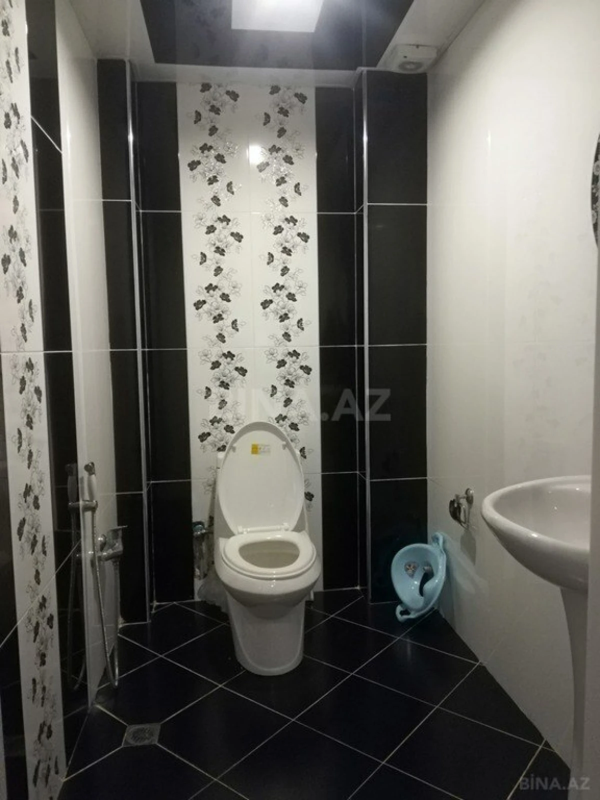 Satılır 3 otaqlı mənzil 140 m²