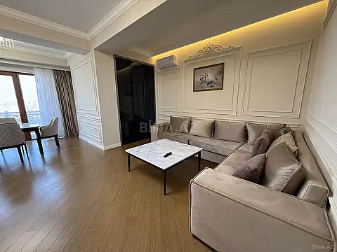 Satılır 4 otaqlı mənzil 205 m²