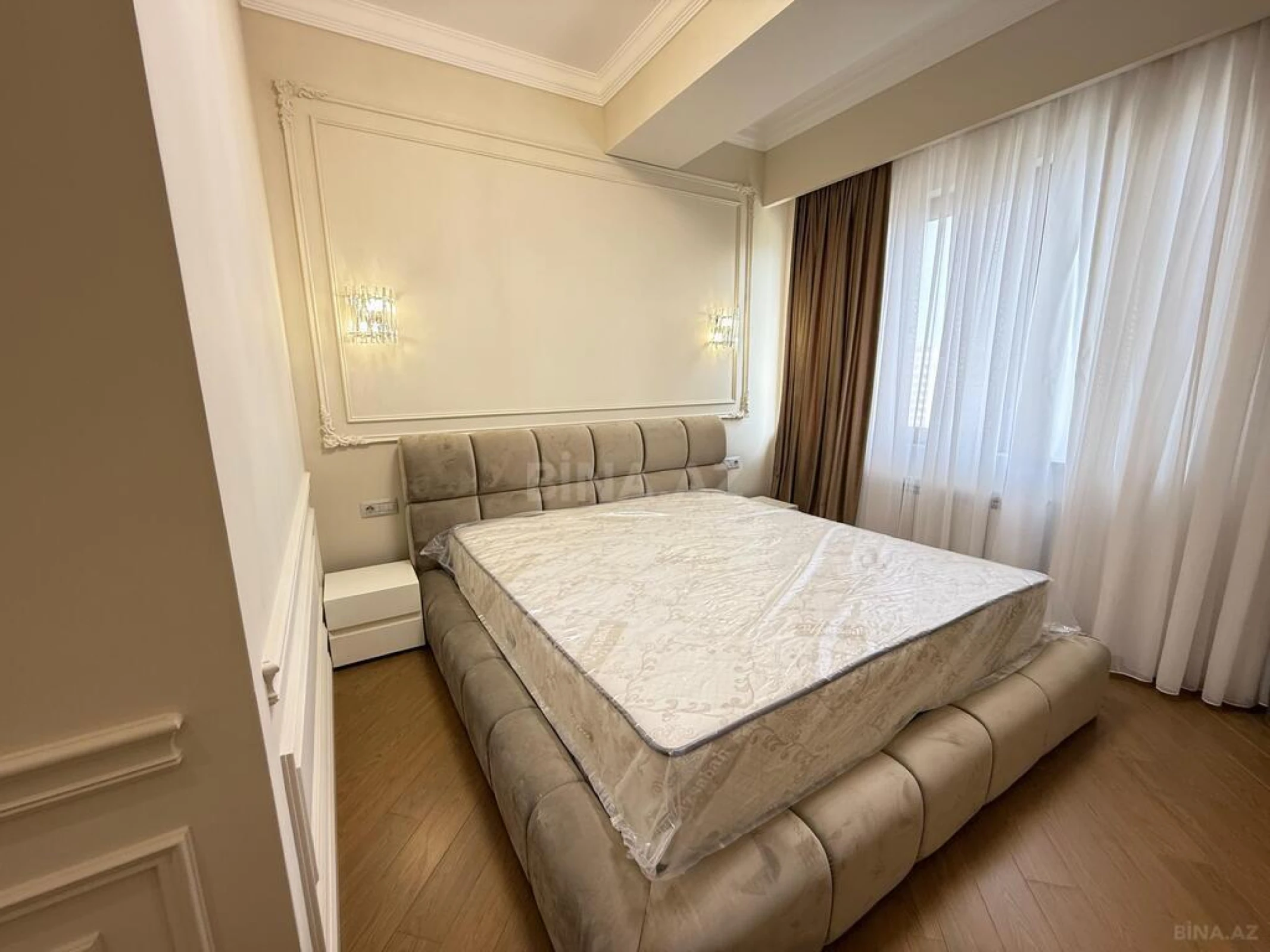 Satılır 4 otaqlı mənzil 205 m²