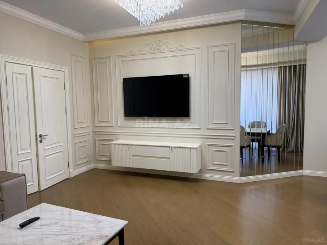 Satılır 4 otaqlı mənzil 205 m²