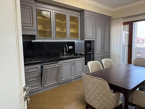 Satılır 4 otaqlı mənzil 205 m²