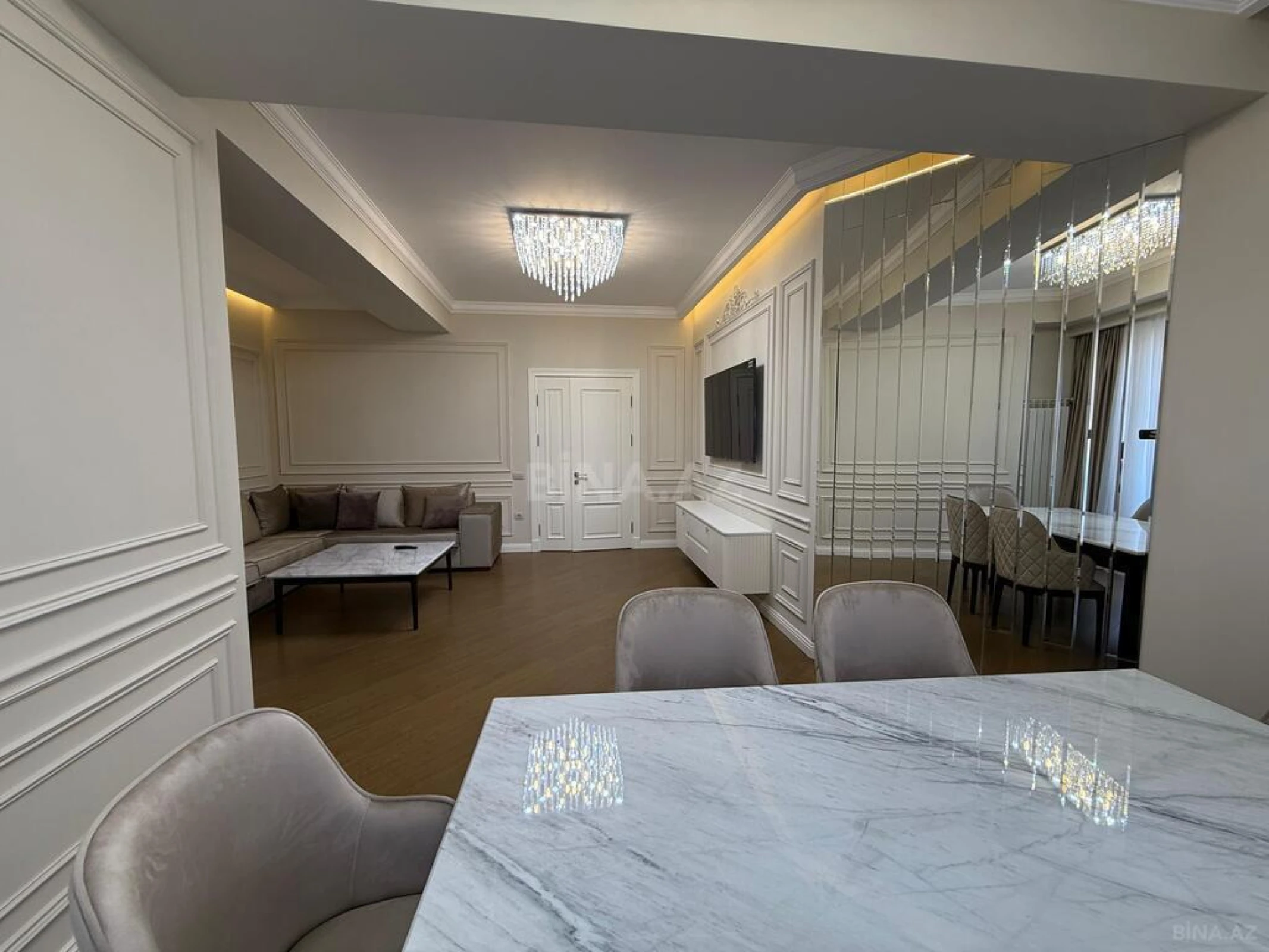 Satılır 4 otaqlı mənzil 205 m²