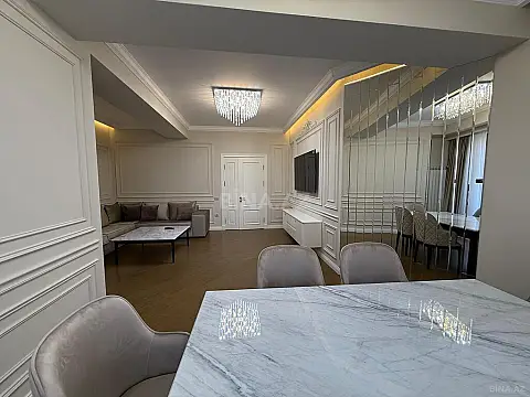 Satılır 4 otaqlı mənzil 205 m²