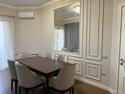 Satılır 4 otaqlı mənzil 205 m²