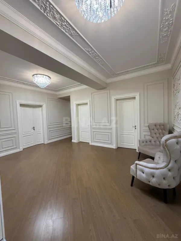 Satılır 4 otaqlı mənzil 205 m²