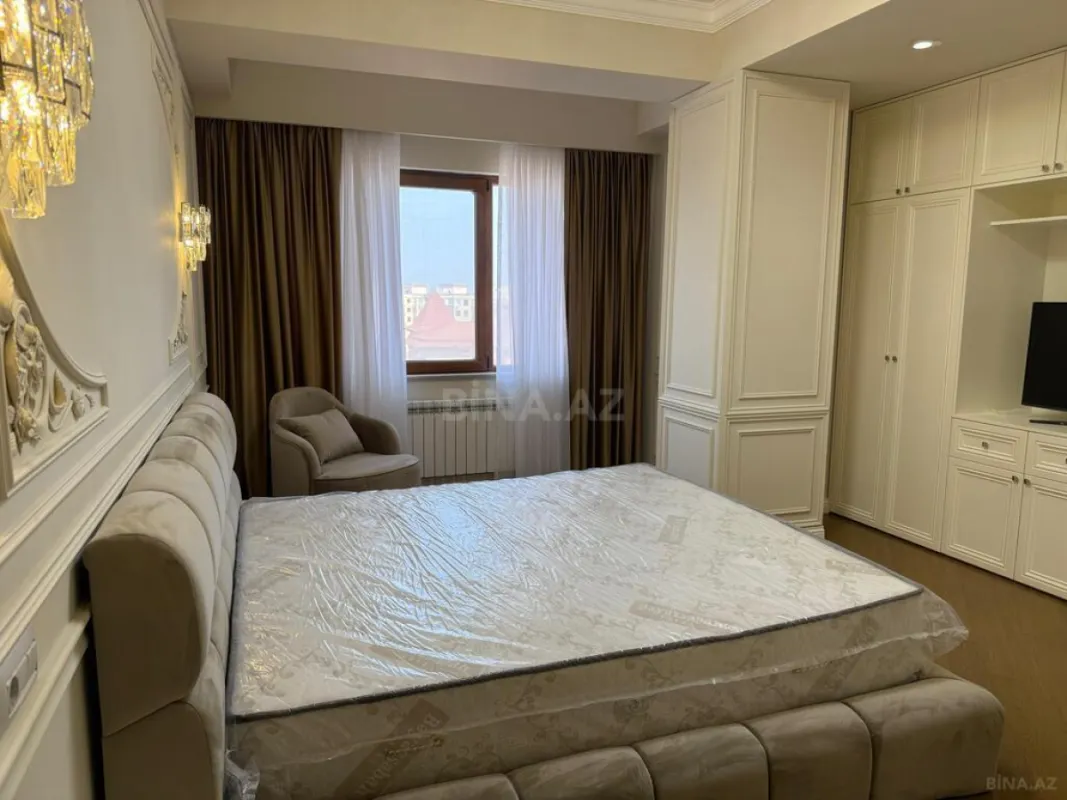 Satılır 4 otaqlı mənzil 205 m²