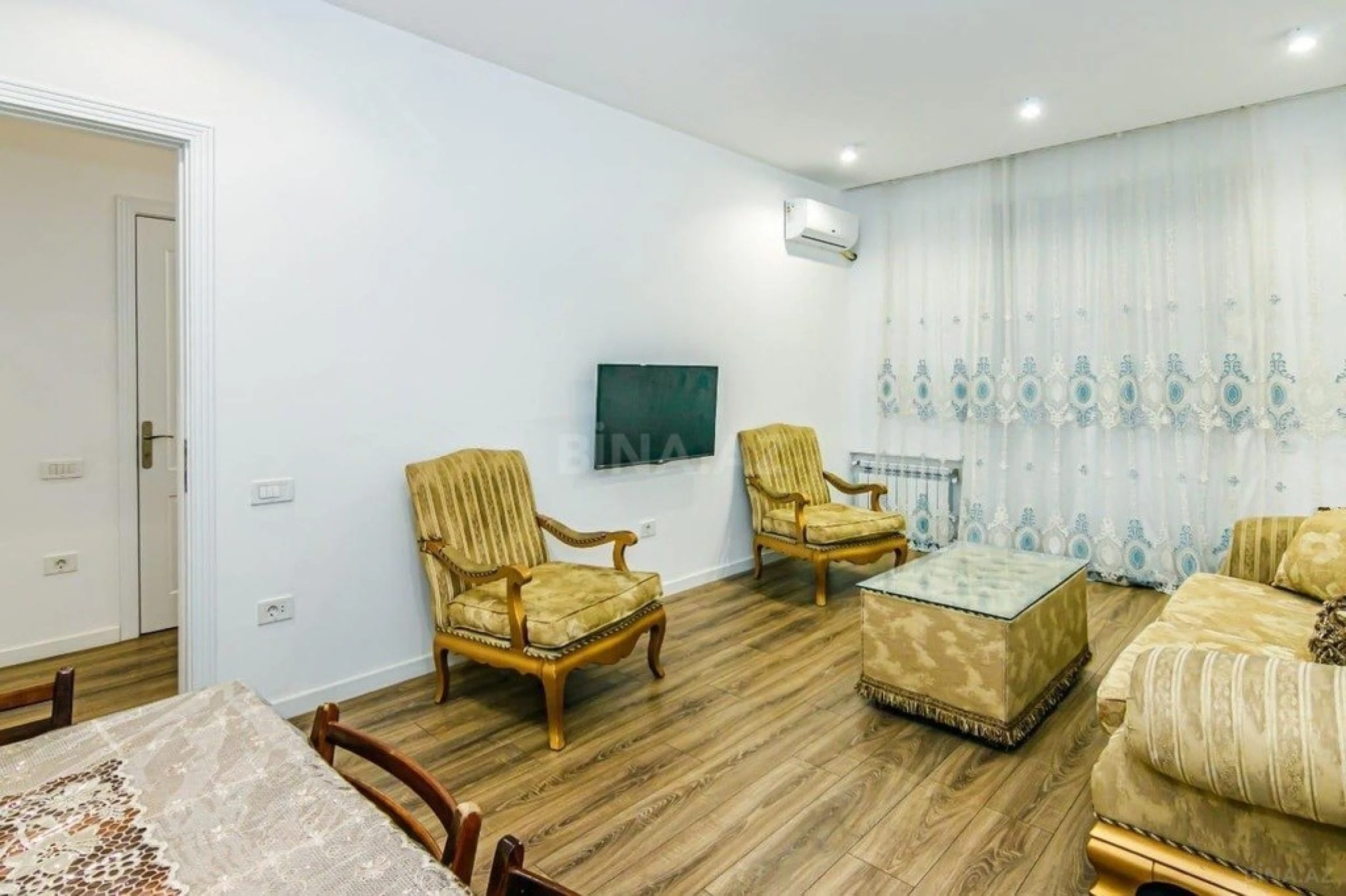 Kirayə verilir 3 otaqlı mənzil 95 m²