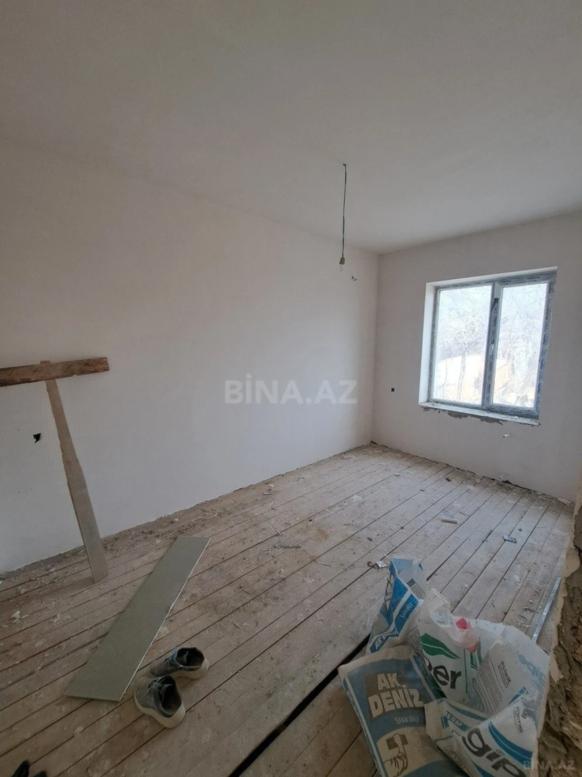 Satılır 5 otaqlı həyət evi 180 m²