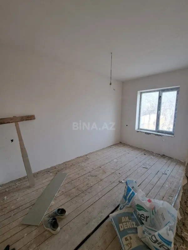 Satılır 5 otaqlı həyət evi 180 m²