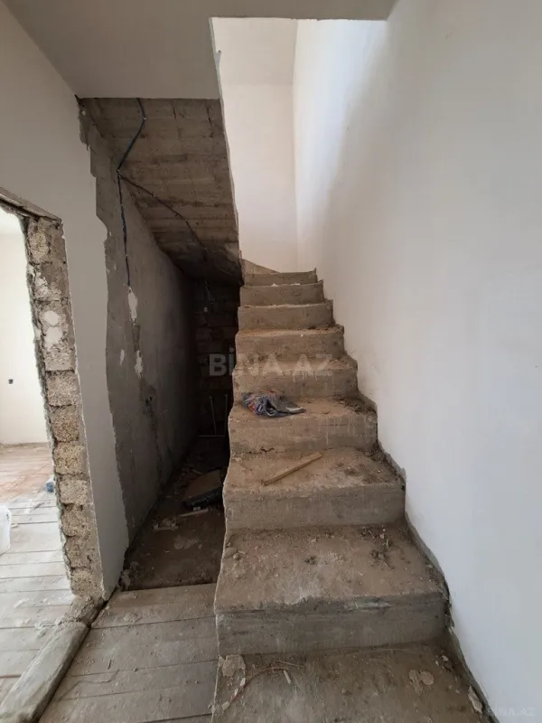 Satılır 5 otaqlı həyət evi 180 m²