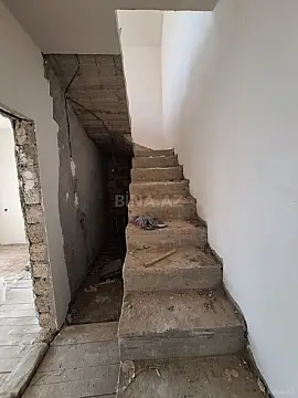 Satılır 5 otaqlı həyət evi 180 m²