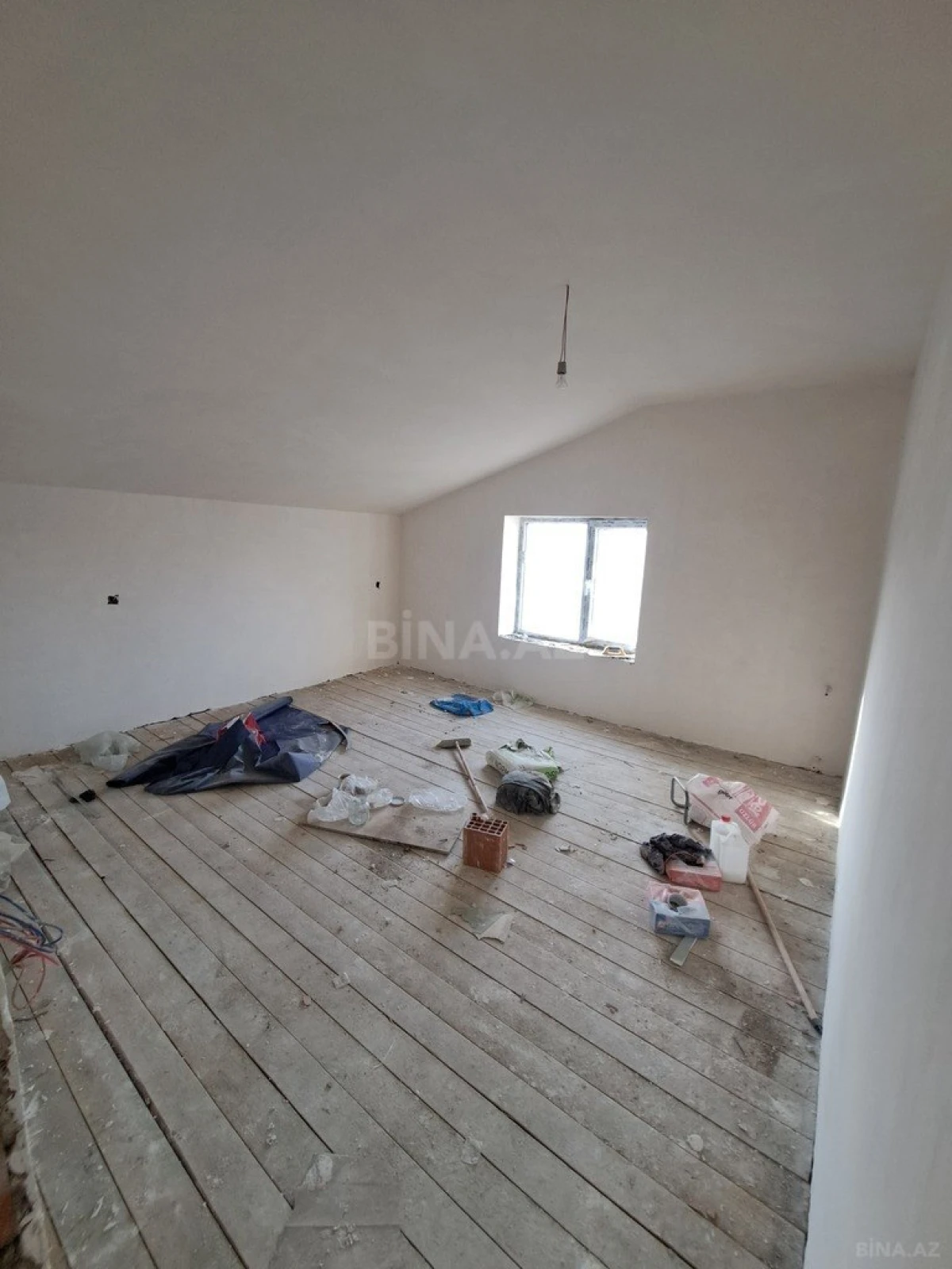 Satılır 5 otaqlı həyət evi 180 m²