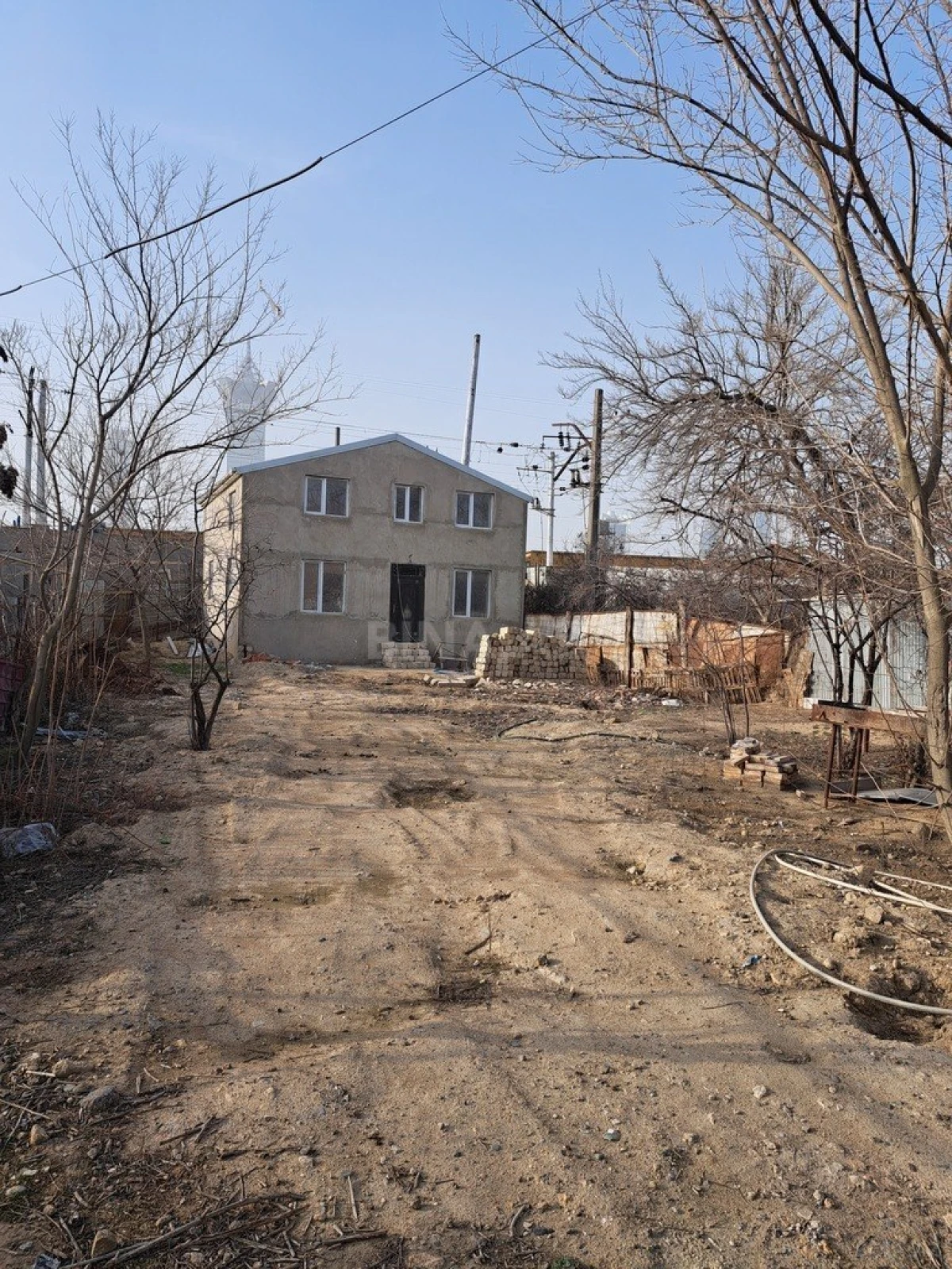 Satılır 5 otaqlı həyət evi 180 m²