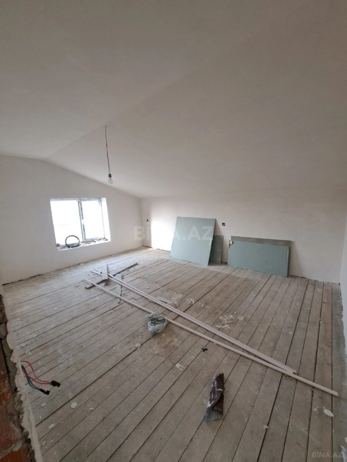 Satılır 5 otaqlı həyət evi 180 m²